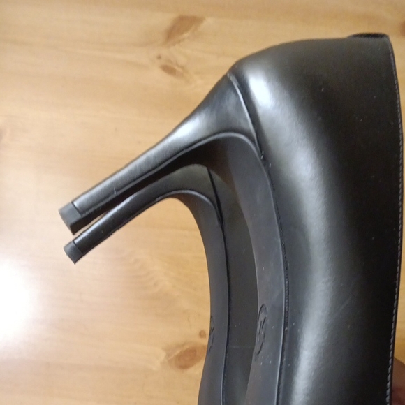 Michael Kors Classic Black Heels, 3.75" heel | Size 8, MINT Condition,FINAL SALE - Picture 8 of 8